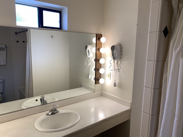 Imagen de la habitación del Hotel Mariposa Lodge. Foto 11