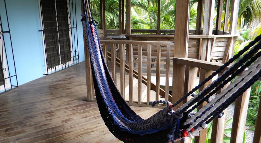 Imagen de los exteriores del Hotel Mariposa Lodge, Isla de Roat&aacute;n. Foto 8