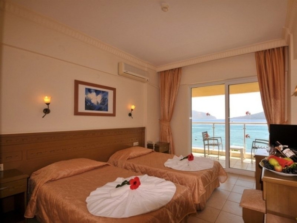 Imagen general del Hotel Maris Beach Otel. Foto 7