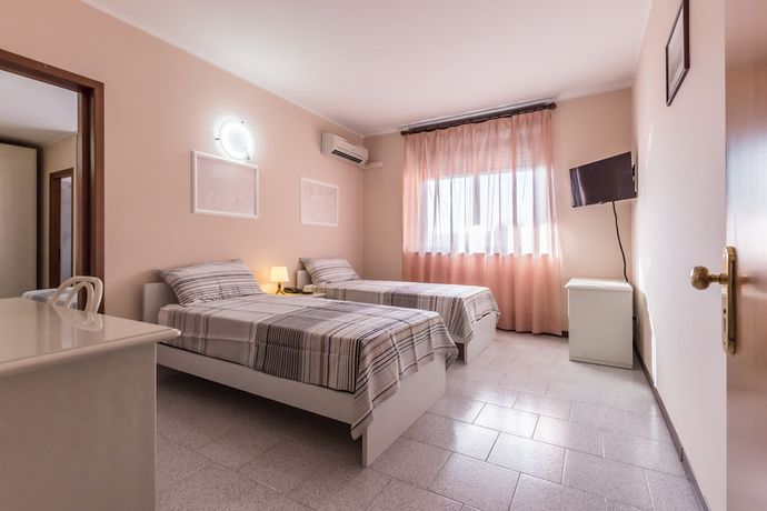 Imagen de la habitación del Hotel Maris, Parma. Foto 4