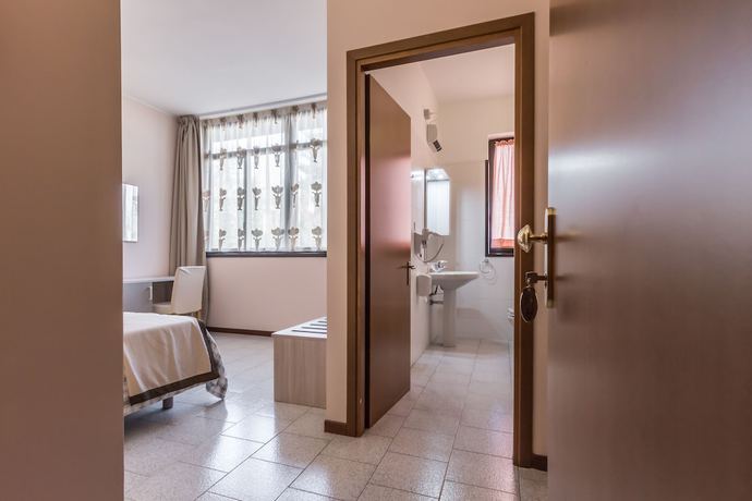 Imagen de la habitación del Hotel Maris, Parma. Foto 13