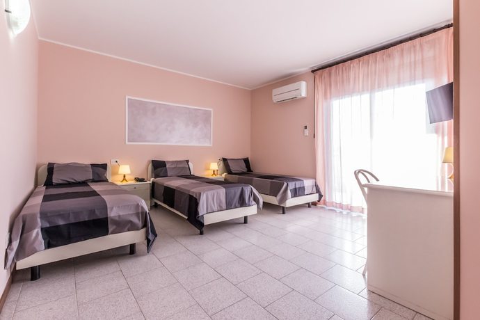 Imagen de la habitación del Hotel Maris, Parma. Foto 16