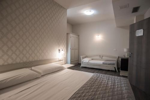 Imagen de la habitación del Hotel Marisa, ALBENGA. Foto 8
