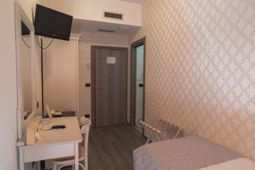 Imagen de la habitación del Hotel Marisa, ALBENGA. Foto 9