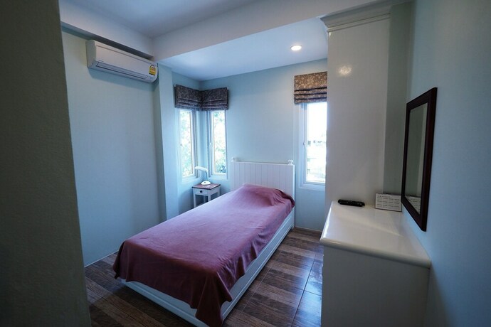 Imagen de la habitación del Hotel Marisa Villa. Foto 18
