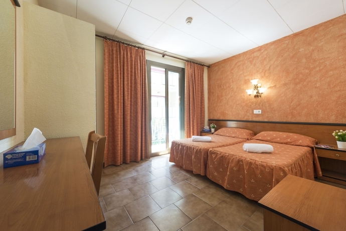 Imagen de la habitación del Hotel Marisol, Calella. Foto 14