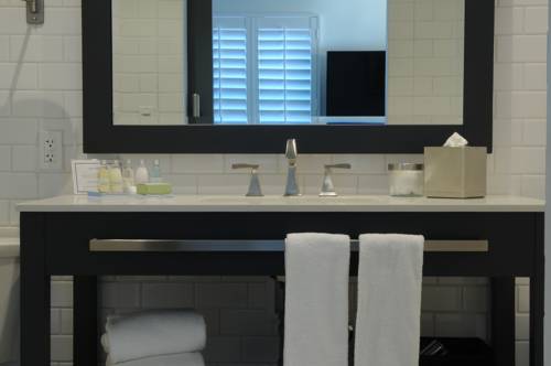 Imagen de la habitación del Hotel Marisol Coronado. Foto 7
