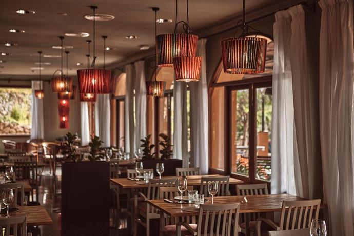 Imagen del bar/restaurante del Hotel Maristel and Spa - Adults Only. Foto 2