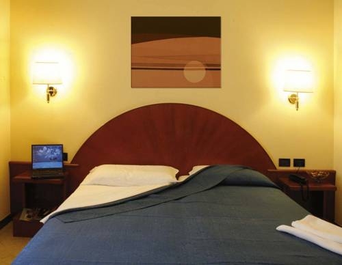 Imagen de la habitación del Hotel Maritan. Foto 15