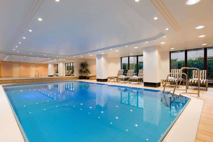 Imagen de la piscina del Hotel Maritim Am Schlossgarten Fulda. Foto 16