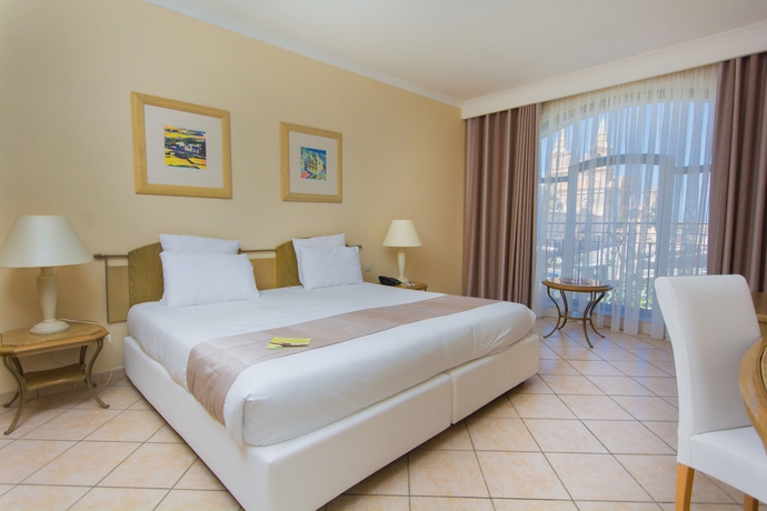 Imagen de la habitación del Hotel Maritim Antonine and Spa Malta. Foto 9