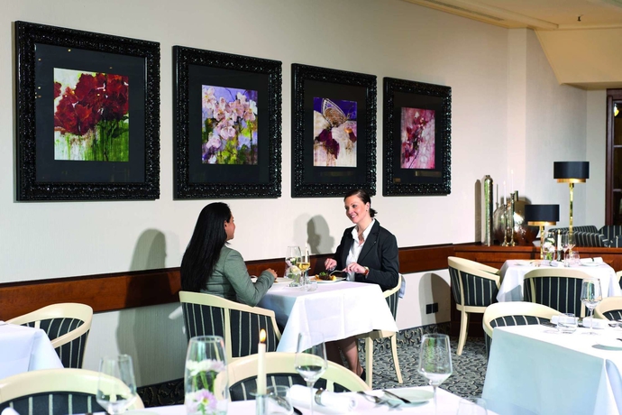 Imagen del bar/restaurante del Hotel Maritim Bad Homburg. Foto 2