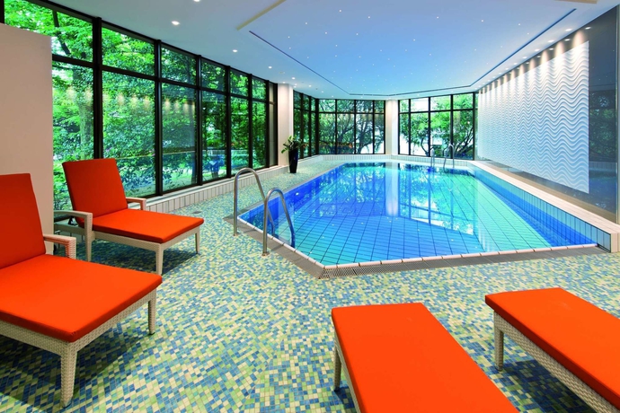Imagen de la piscina del Hotel Maritim Bad Homburg. Foto 16