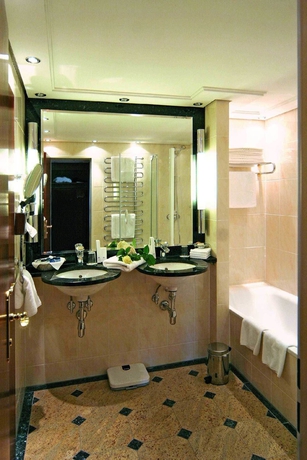 Imagen de la habitación del Hotel Maritim Bellevue Kiel. Foto 3