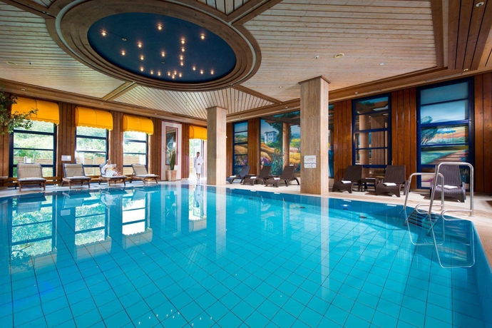 Imagen de la piscina del Hotel Maritim Bonn. Foto 16