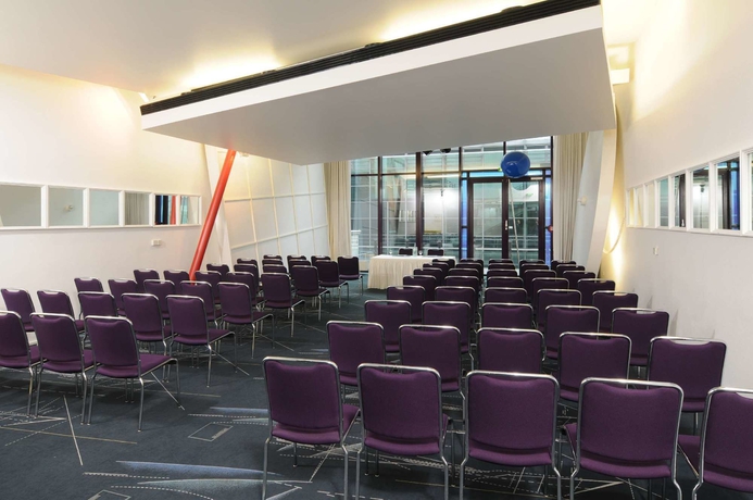 Imagen de los interiores del Hotel Maritim Bremen. Foto 10