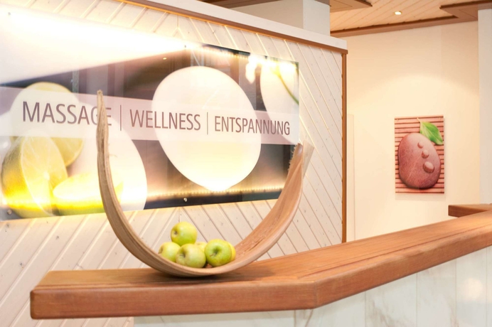 Imagen de la piscina del Hotel Maritim Bremen. Foto 16