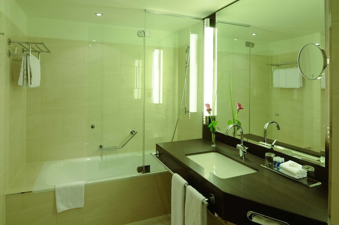 Imagen de la habitación del Hotel Maritim Düsseldorf. Foto 10