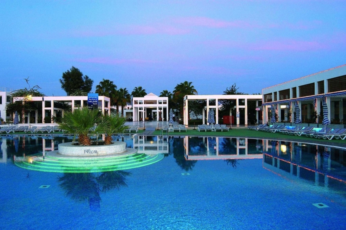 Imagen de la piscina del Hotel Maritim Jolie Ville Resort and Casino Sharm El Sheikh. Foto 16