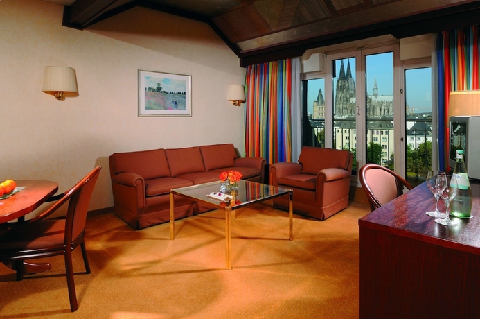 Imagen de la habitación del Hotel Maritim Köln. Foto 4