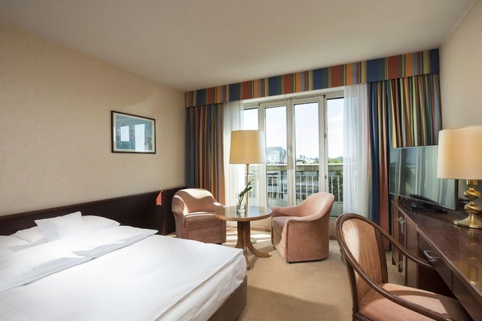 Imagen de la habitación del Hotel Maritim Köln. Foto 10