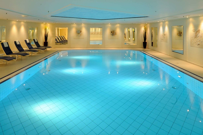 Imagen de la piscina del Hotel Maritim Königswinter. Foto 15