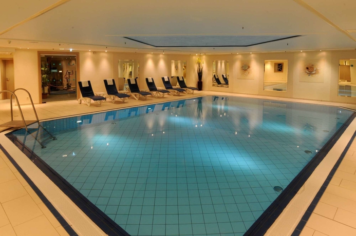 Imagen de la piscina del Hotel Maritim Königswinter. Foto 16