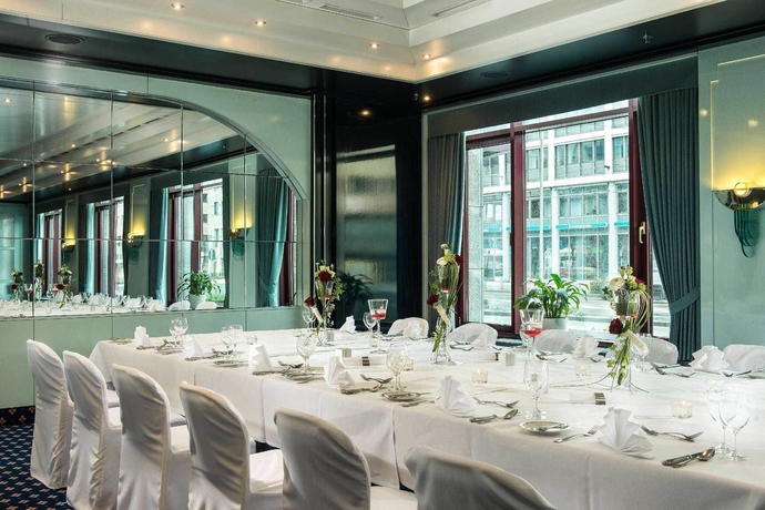 Imagen del bar/restaurante del Hotel Maritim Magdeburg. Foto 2