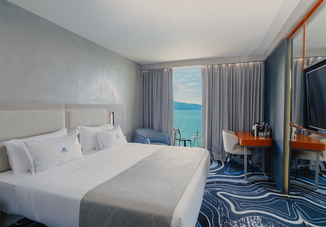 Imagen de la habitación del Hotel Maritim Marina Bay Luxury Resort. Foto 6