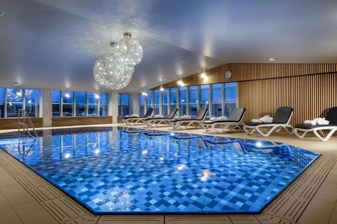 Imagen de la piscina del Hotel Maritim M&uuml;nchen. Foto 9