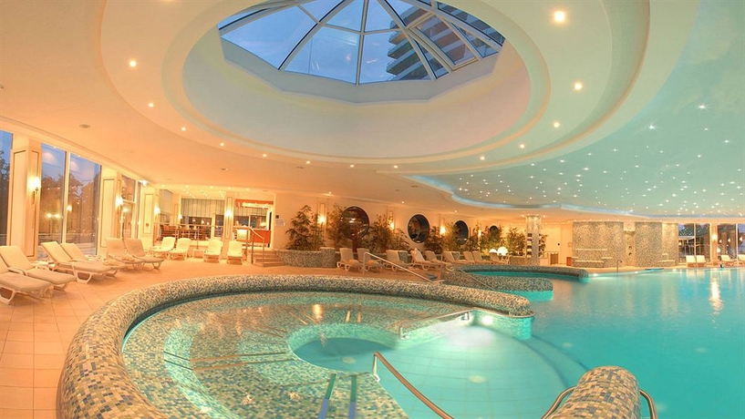 Imagen de la piscina del Hotel Maritim Seehotel Timmendorfer Strand. Foto 8