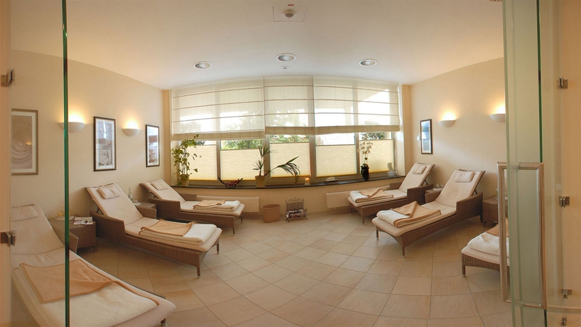 Imagen de la piscina del Hotel Maritim Seehotel Timmendorfer Strand. Foto 10