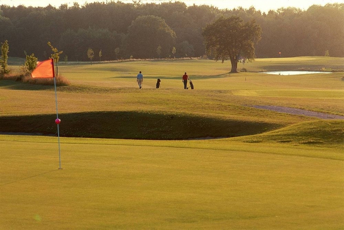 Imagen de los exteriores del Hotel Maritim Strandhotel Travem&uuml;nde. Foto 3