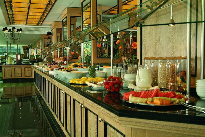 Imagen del bar/restaurante del Hotel Maritim and Internationales Congress Center Dresden. Foto 7