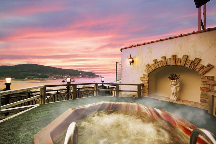 Imagen de la piscina del Hotel Maritime Kaikoen. Foto 12