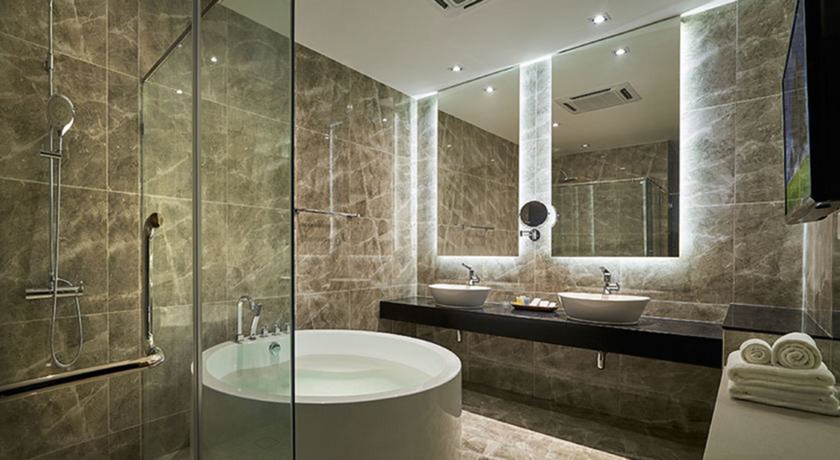 Imagen de la habitación del Hotel Maritime Luxury Suites. Foto 3