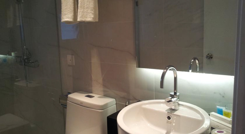 Imagen de la habitación del Hotel Maritime Luxury Suites. Foto 13