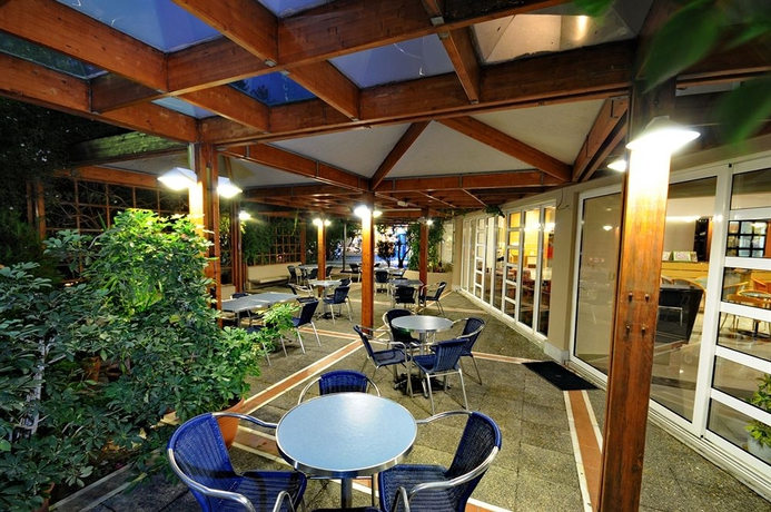 Imagen de los exteriores del Hotel Maritina. Foto 14