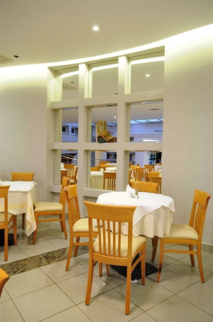 Imagen del bar/restaurante del Hotel Maritina. Foto 9