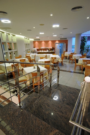 Imagen del bar/restaurante del Hotel Maritina. Foto 10