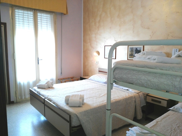 Imagen de la habitación del Hotel Marittimo. Foto 7
