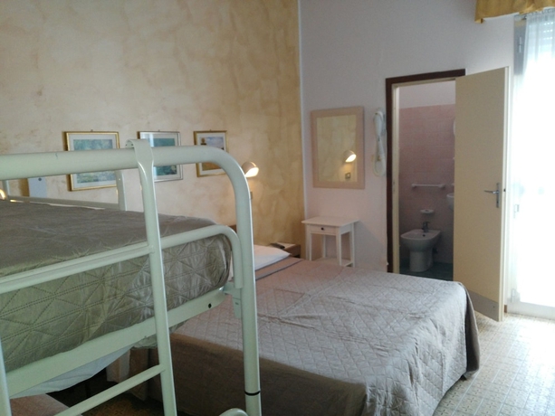 Imagen de la habitación del Hotel Marittimo. Foto 8
