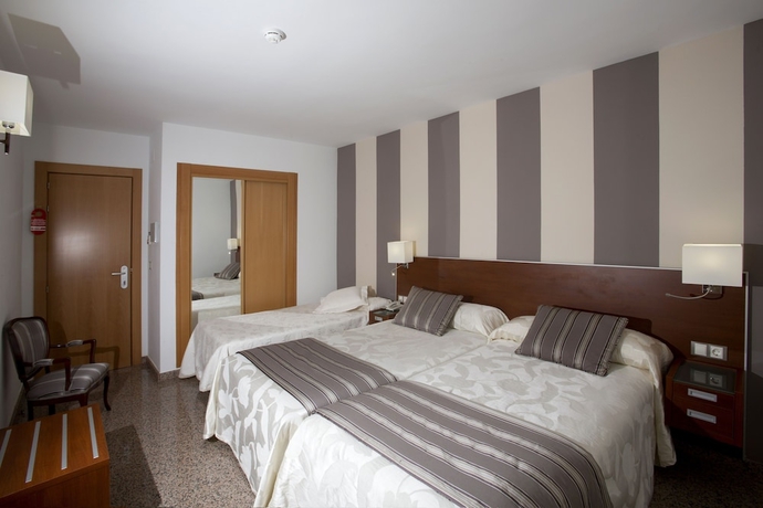 Imagen de la habitación del Hotel Marivella. Foto 5