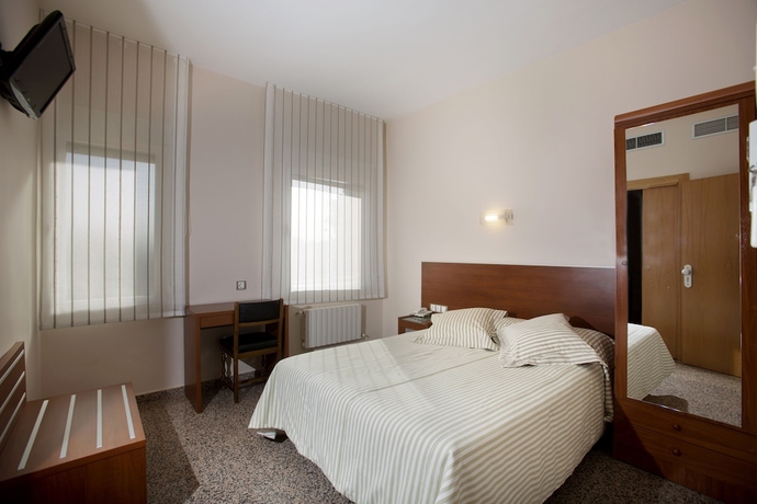 Imagen de la habitación del Hotel Marivella. Foto 6