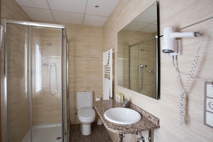 Imagen de la habitación del Hotel Marivella. Foto 7