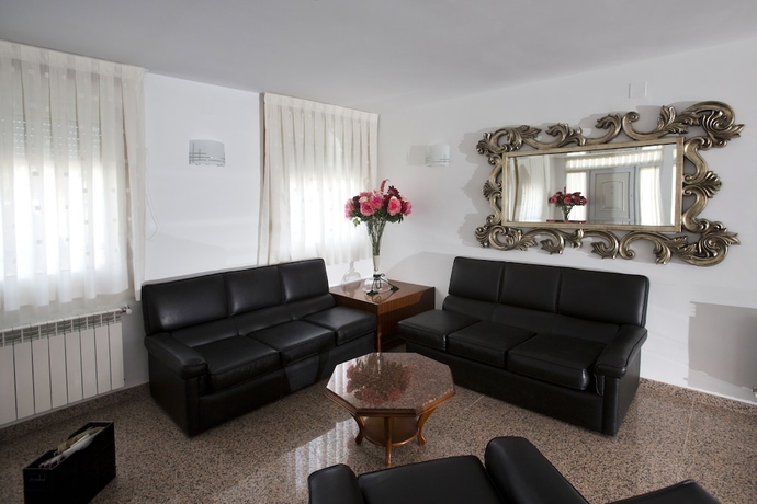 Imagen de los interiores del Hotel Marivella. Foto 16