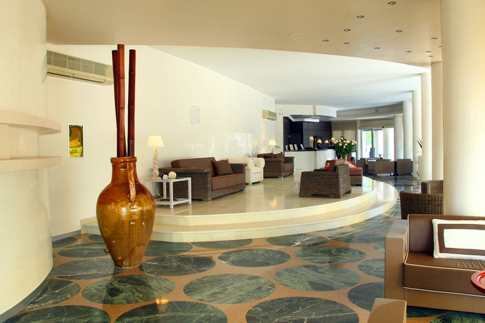 Imagen de los interiores del Hotel Mariver. Foto 13