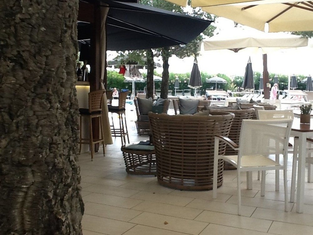 Imagen del bar/restaurante del Hotel Mariver. Foto 5