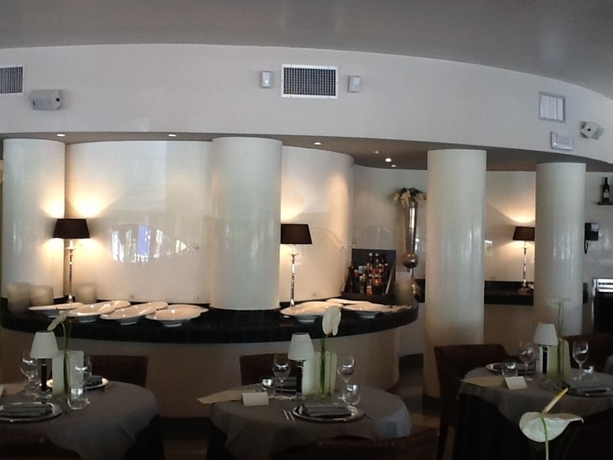 Imagen del bar/restaurante del Hotel Mariver. Foto 7