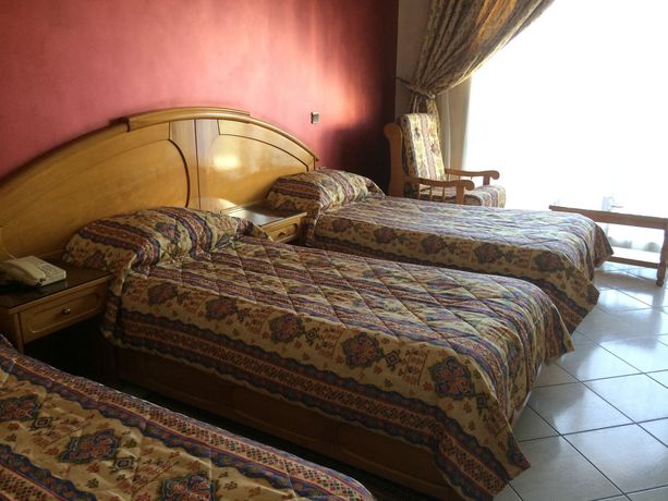 Imagen de la habitación del Hotel Marjane. Foto 9